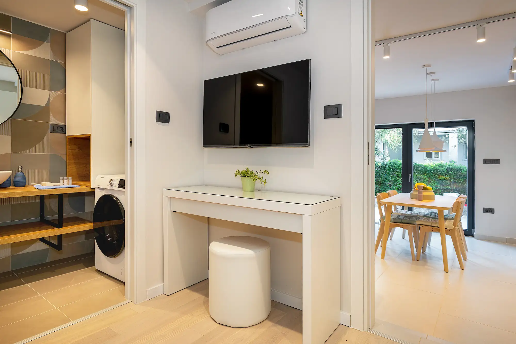 Smart TV with Netflix included